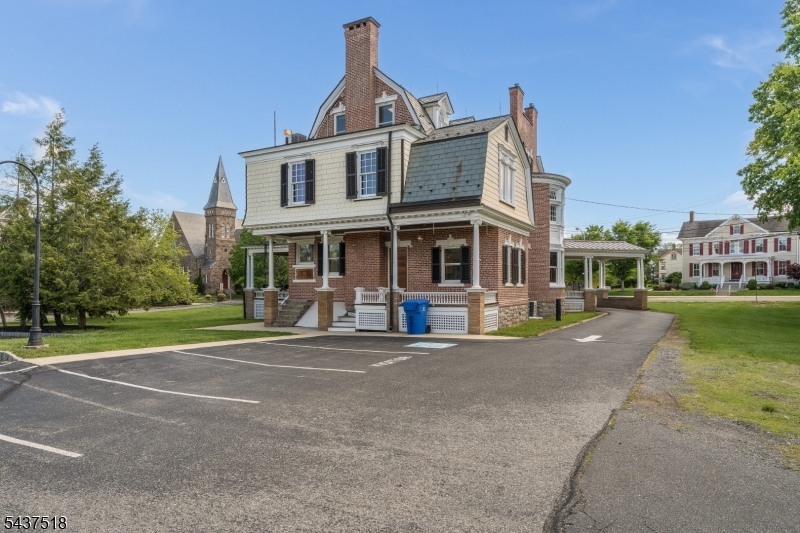 main property photo 30