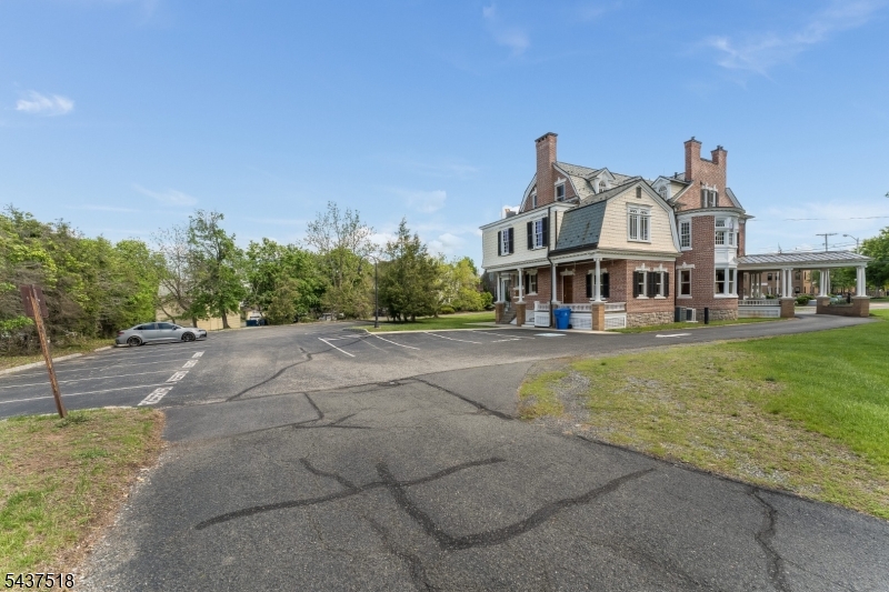 main property photo 31