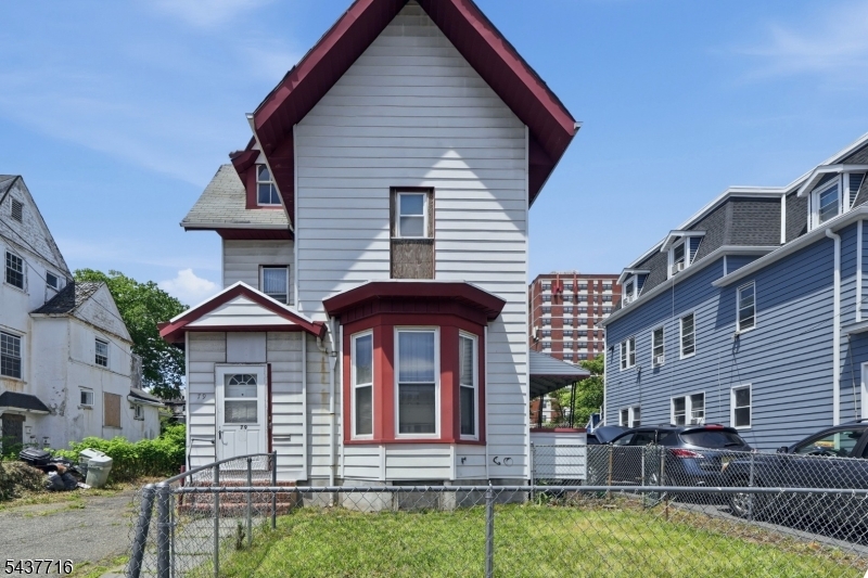 main property photo 14