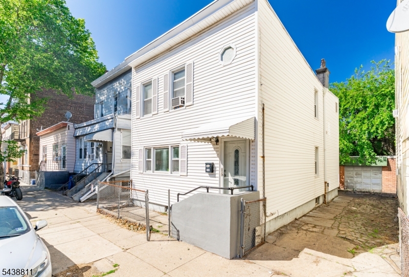 main property photo 19