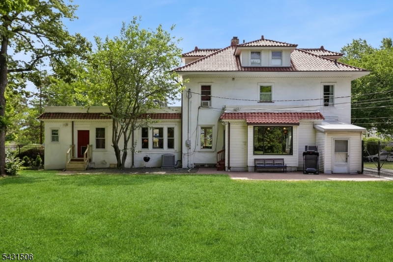 main property photo 40