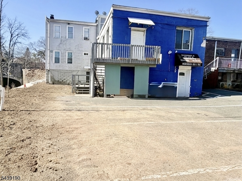 main property photo 32
