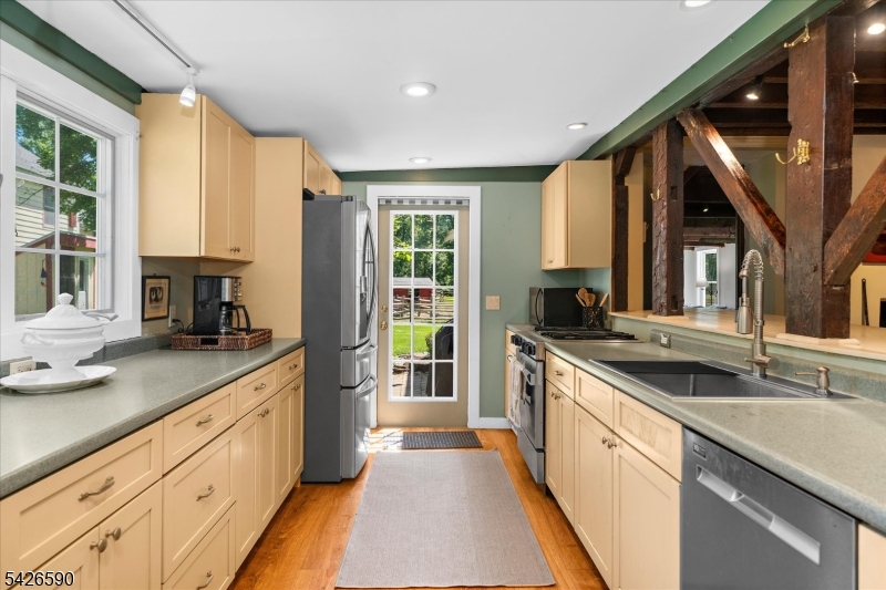 main property photo 15