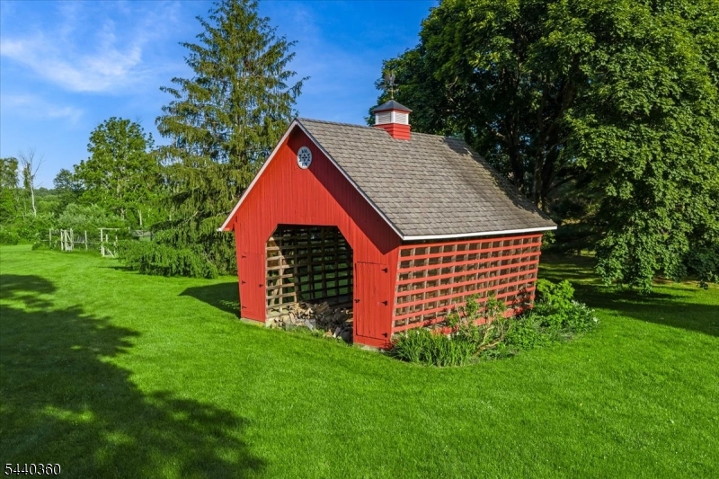 main property photo 33