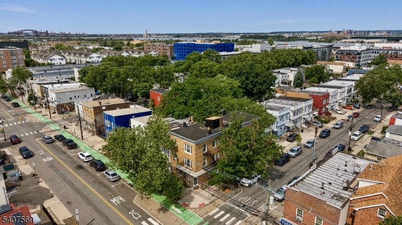 main property photo 14