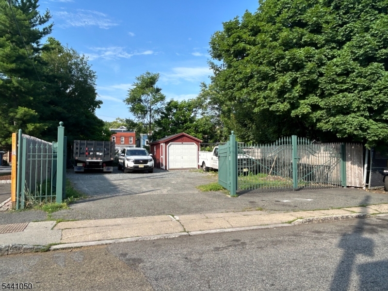 main property photo 13