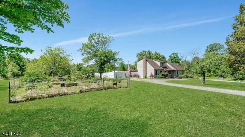 main property photo 9