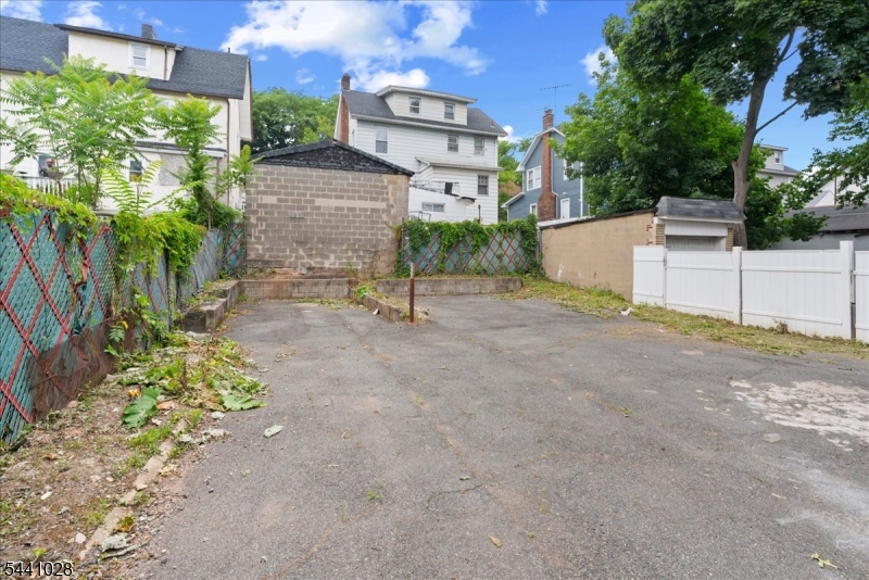 main property photo 40