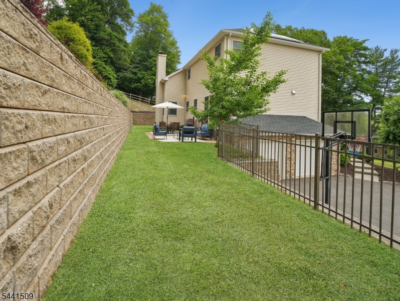 main property photo 34