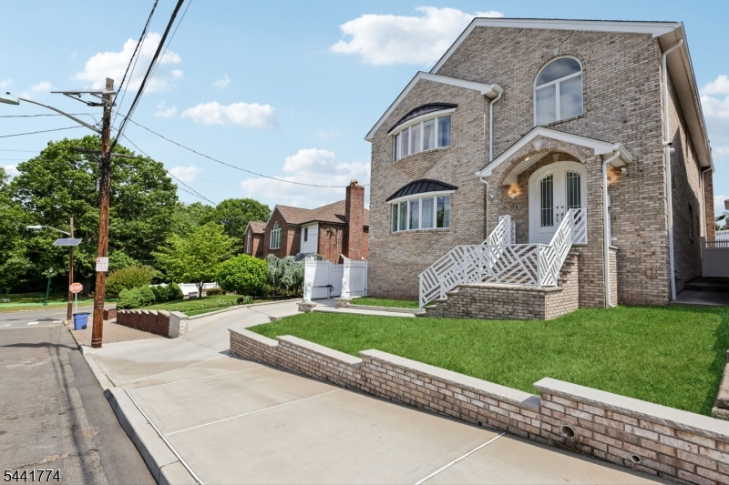 main property photo 11
