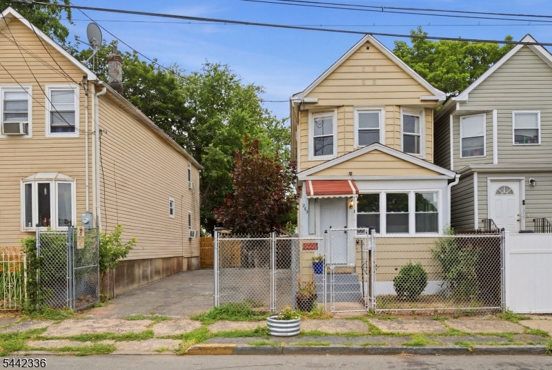 main property photo 11