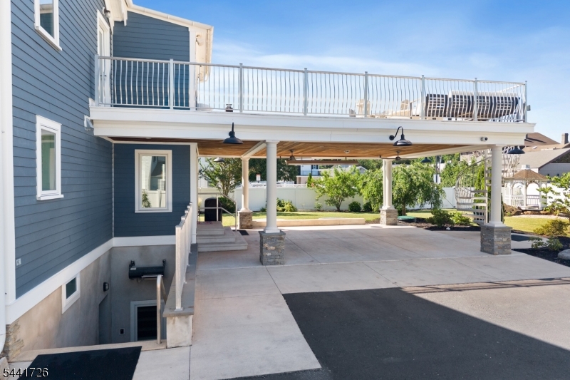 main property photo 44