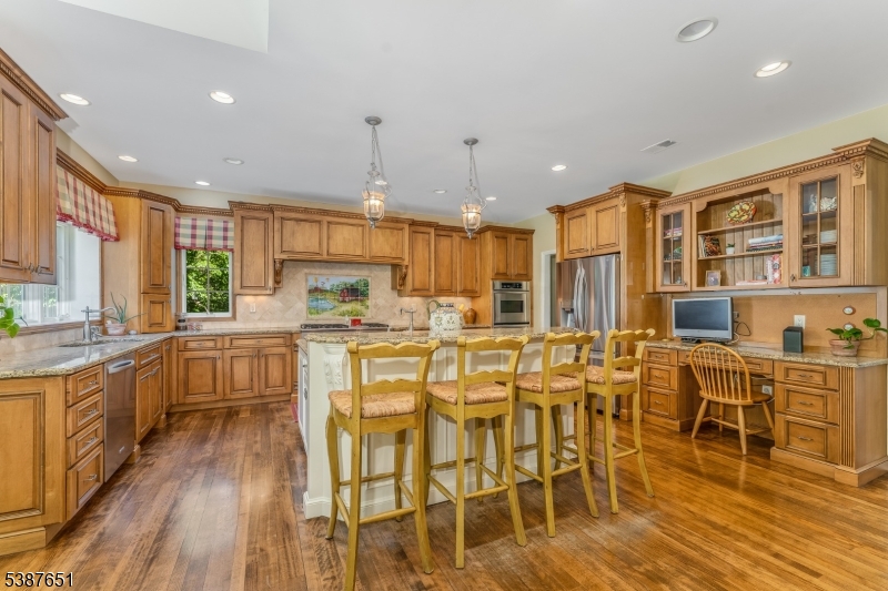 main property photo 7