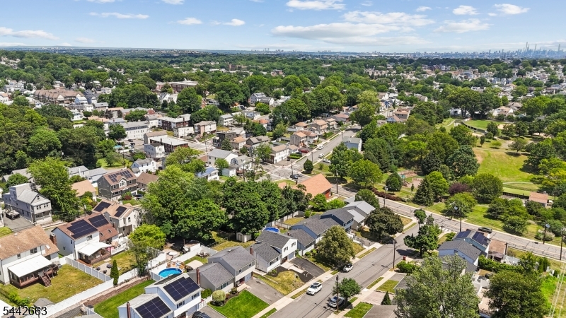 main property photo 28