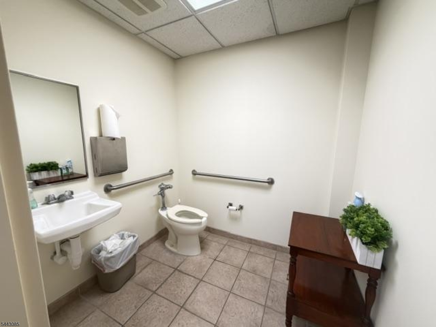 main property photo 6