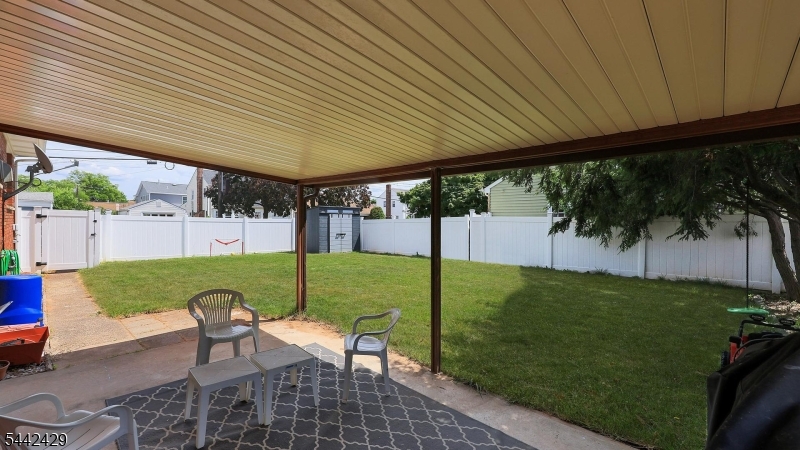 main property photo 28