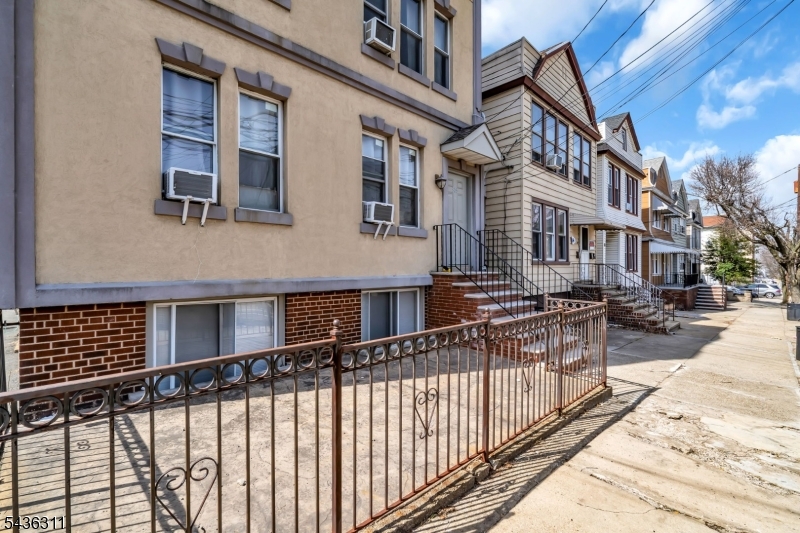 main property photo 25