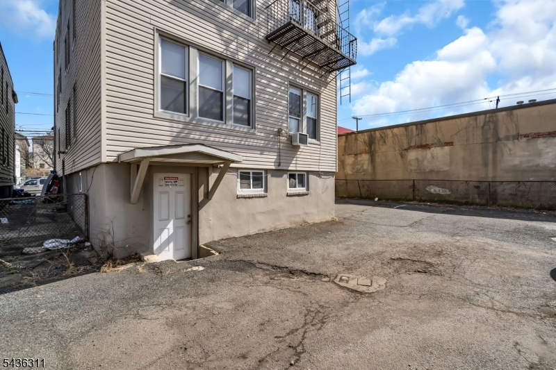 main property photo 28
