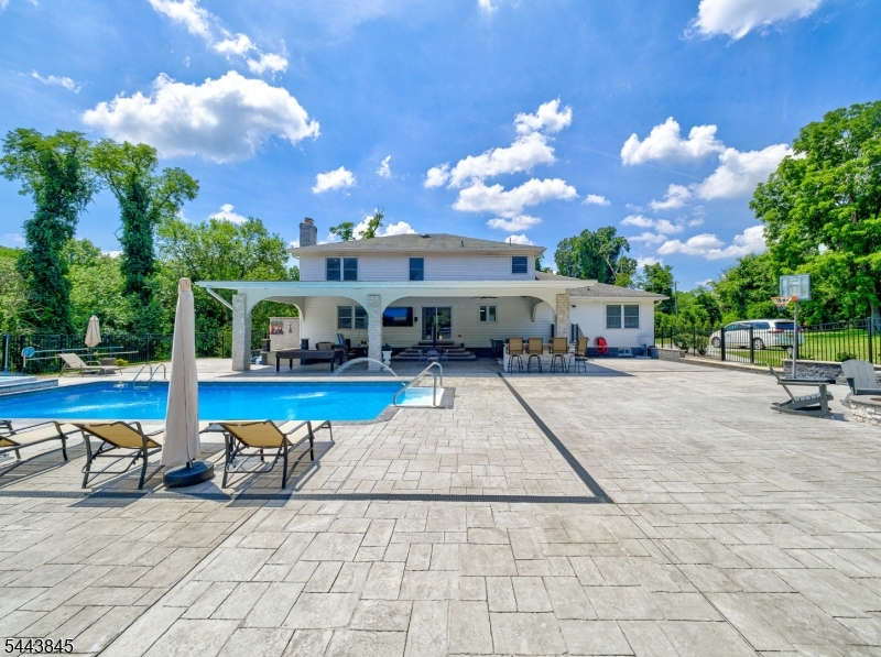 main property photo 15