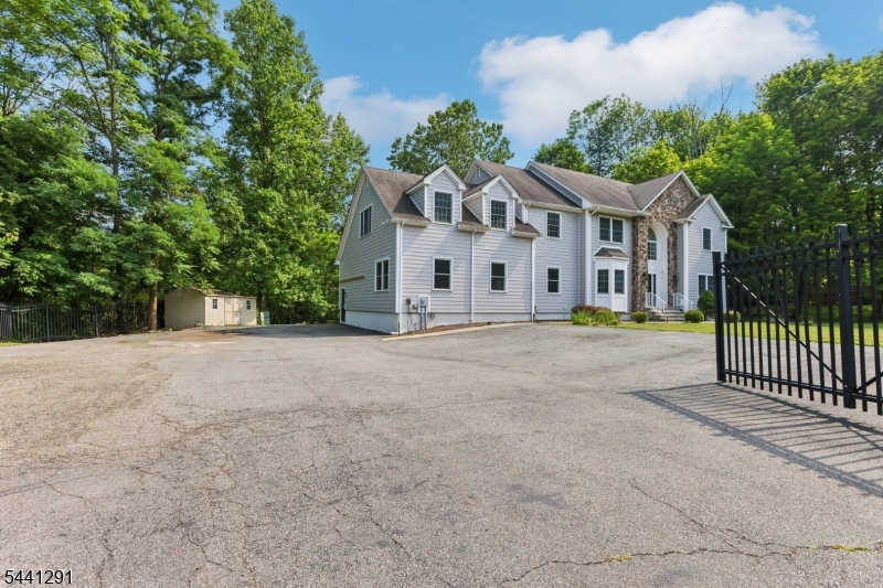 main property photo 40