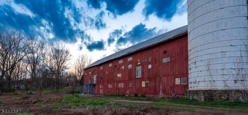 main property photo 27