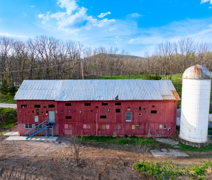 main property photo 31