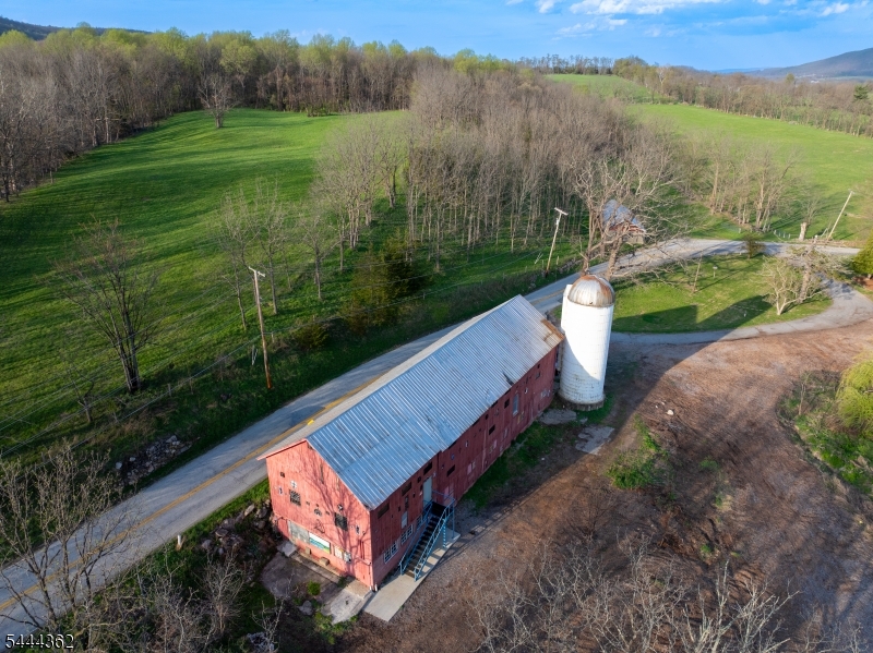main property photo 32