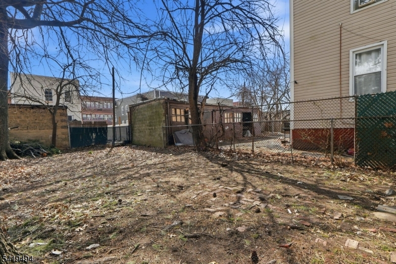 main property photo 27