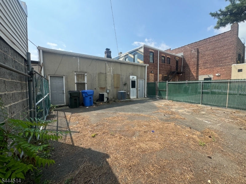main property photo 20