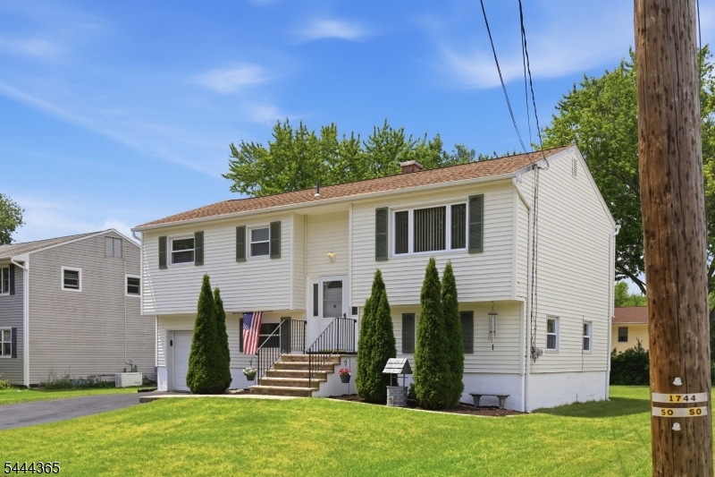 main property photo 28