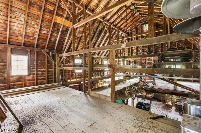 main property photo 34