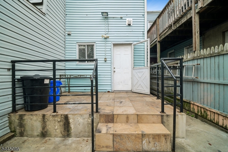main property photo 15