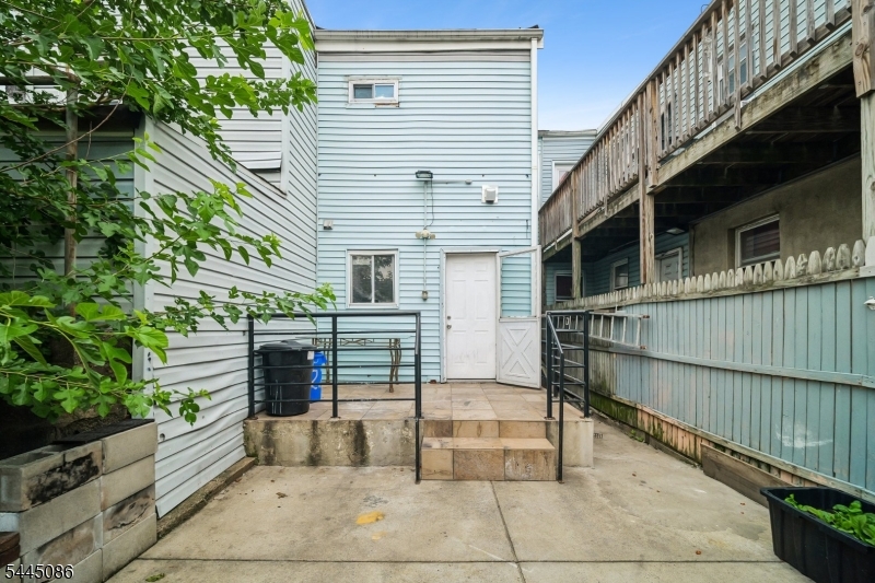 main property photo 17