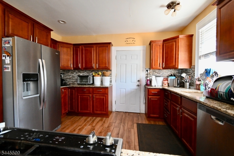 main property photo 4