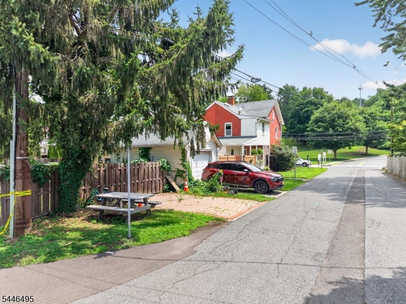 main property photo 28