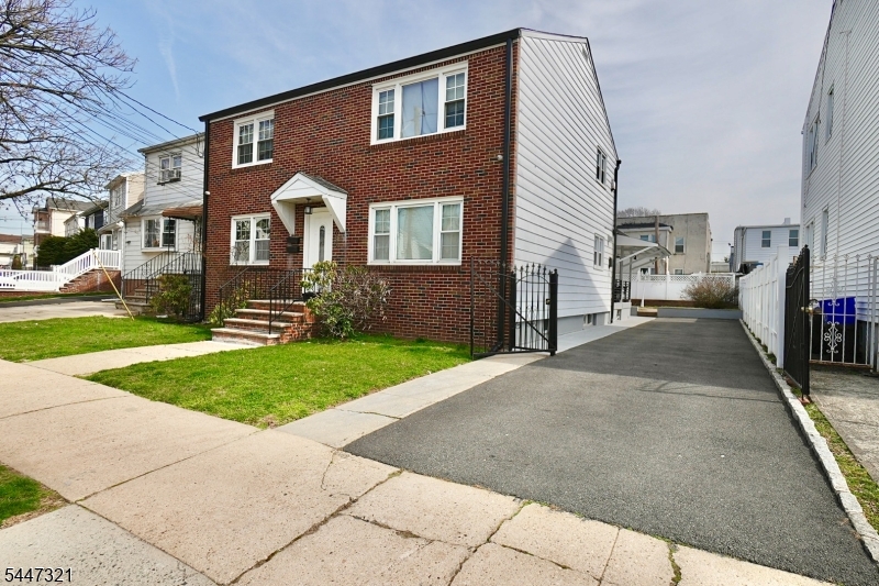 main property photo 28