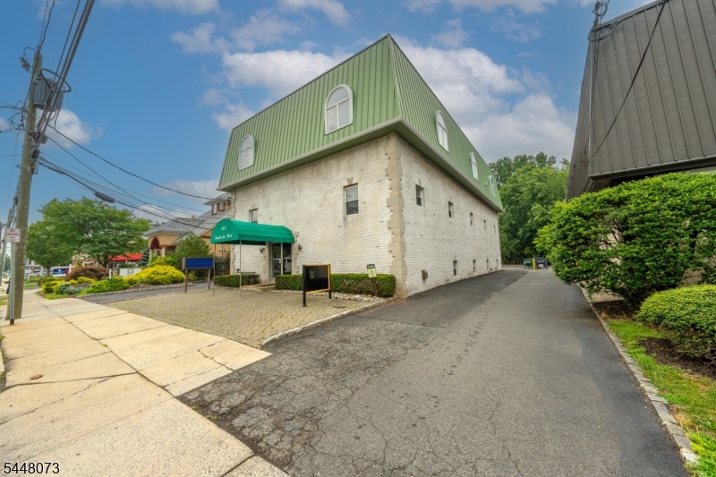 main property photo 9