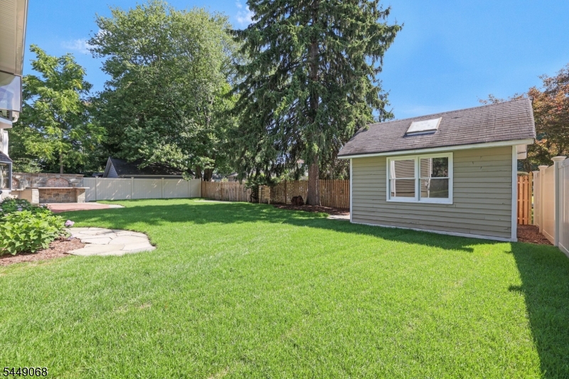 main property photo 28
