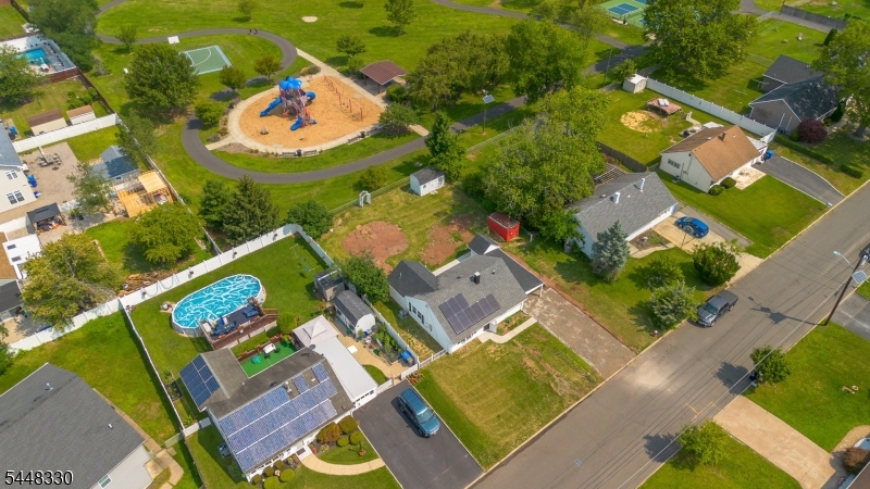 main property photo 28