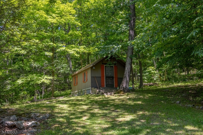 main property photo 28