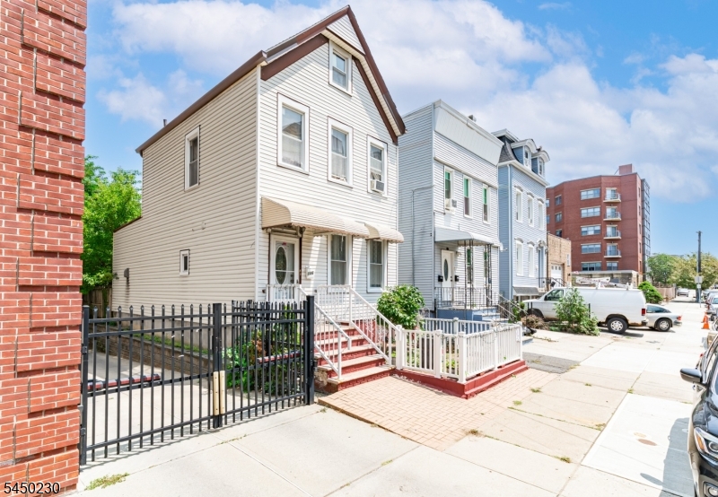 main property photo 15