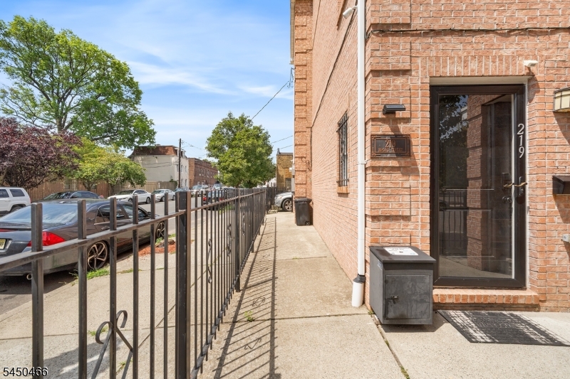 main property photo 28
