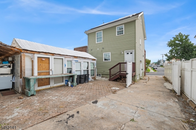 main property photo 10
