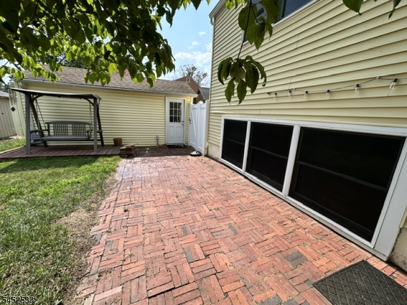 main property photo 32