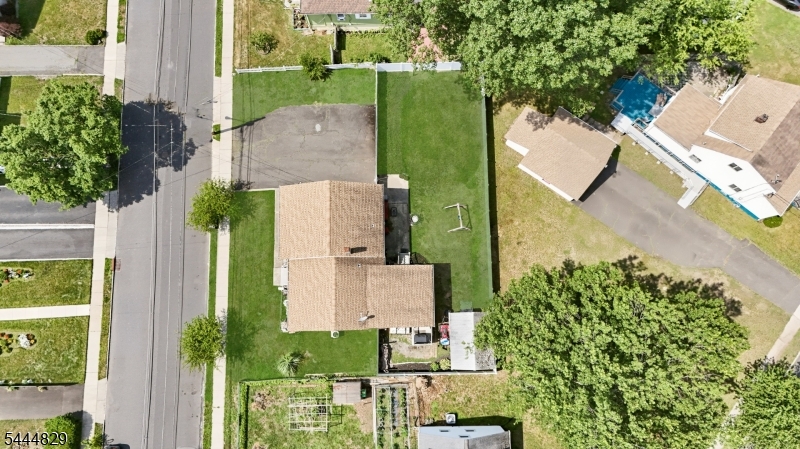 main property photo 32