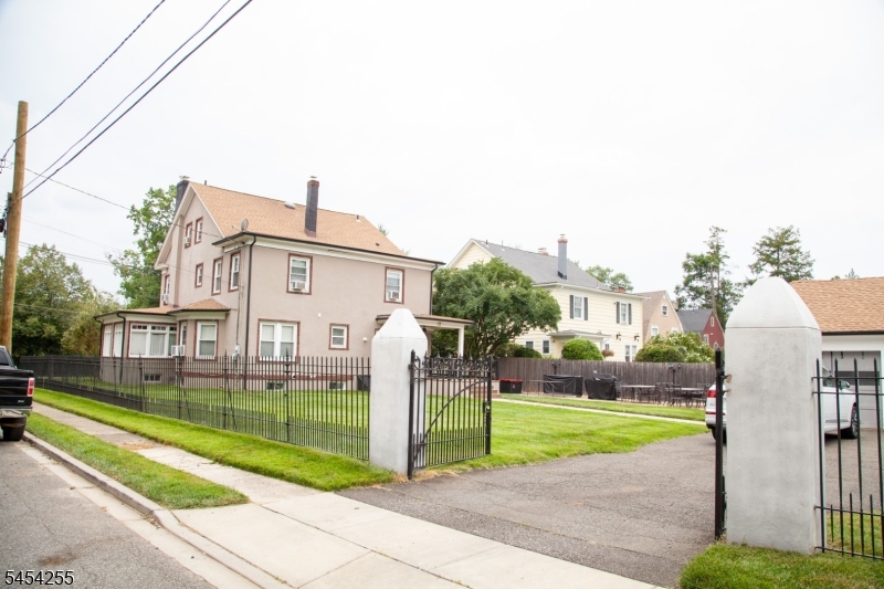 main property photo 28