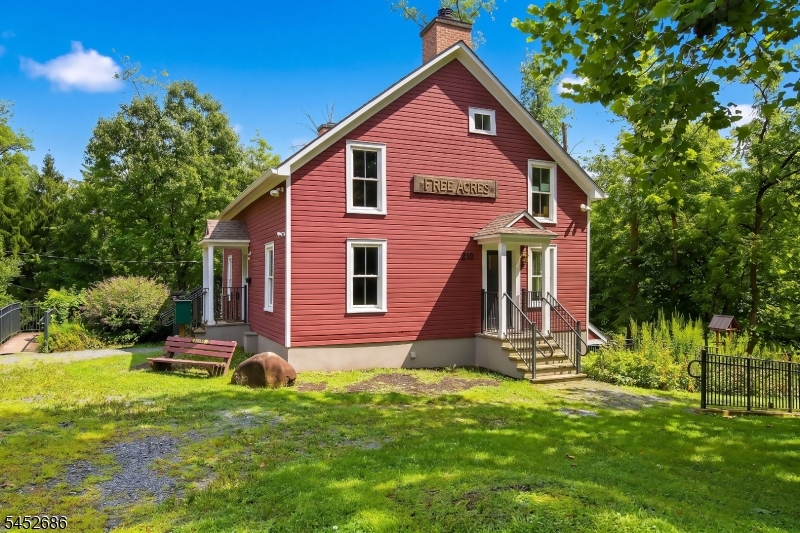 main property photo 40