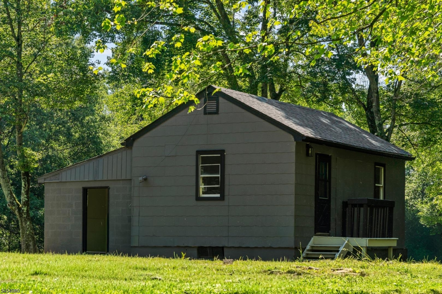 main property photo 18