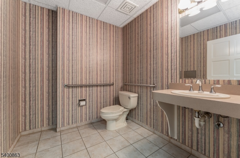 main property photo 30