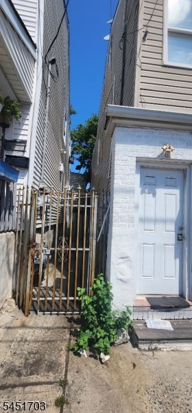 main property photo 10
